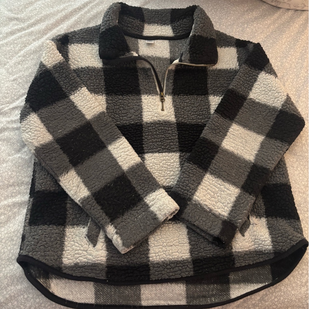 OLD NAVY BLACK AND WHITE FLEECE QUARTER ZIP